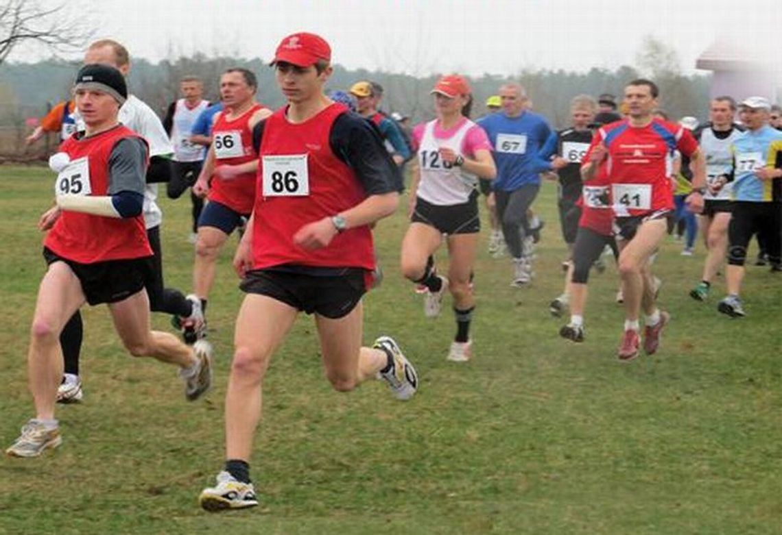 Sześćset osób na starcie XVIII Przełajowego Biegu Pierwiosnka