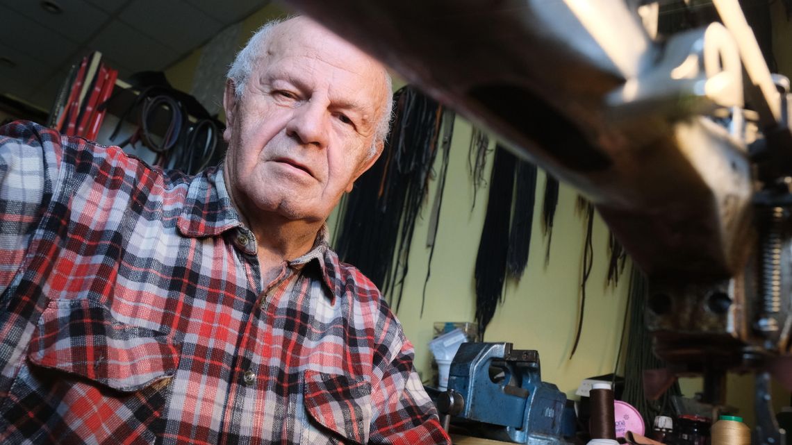 Szewc z Lublina miał miesiące bez jednego klienta. Dzięki pomocy mieszkańców, teraz ma już co robić