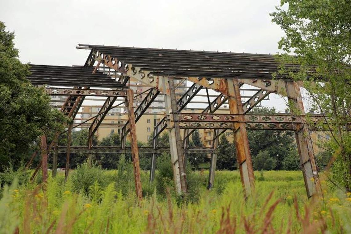 Szkielet hali sportowej wraca na wokandę. Oddadzą działkę miastu?