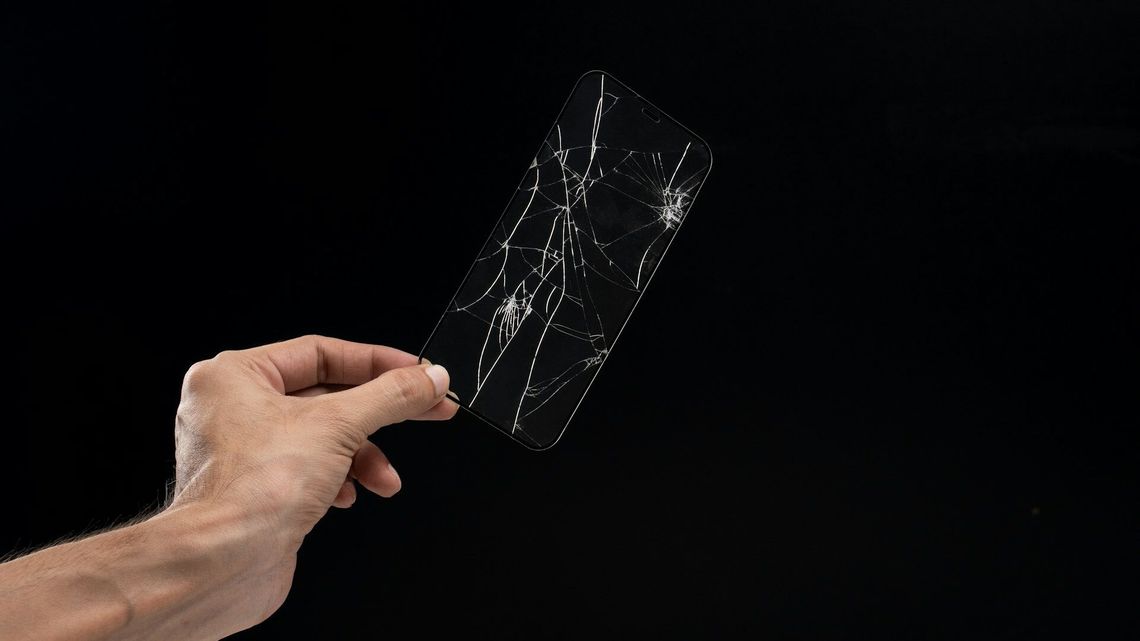 Szkło hartowane vs folia ochronna – co lepiej chroni ekran? Szkło hartowane vs folia ochronna – co lepiej chroni ekran?