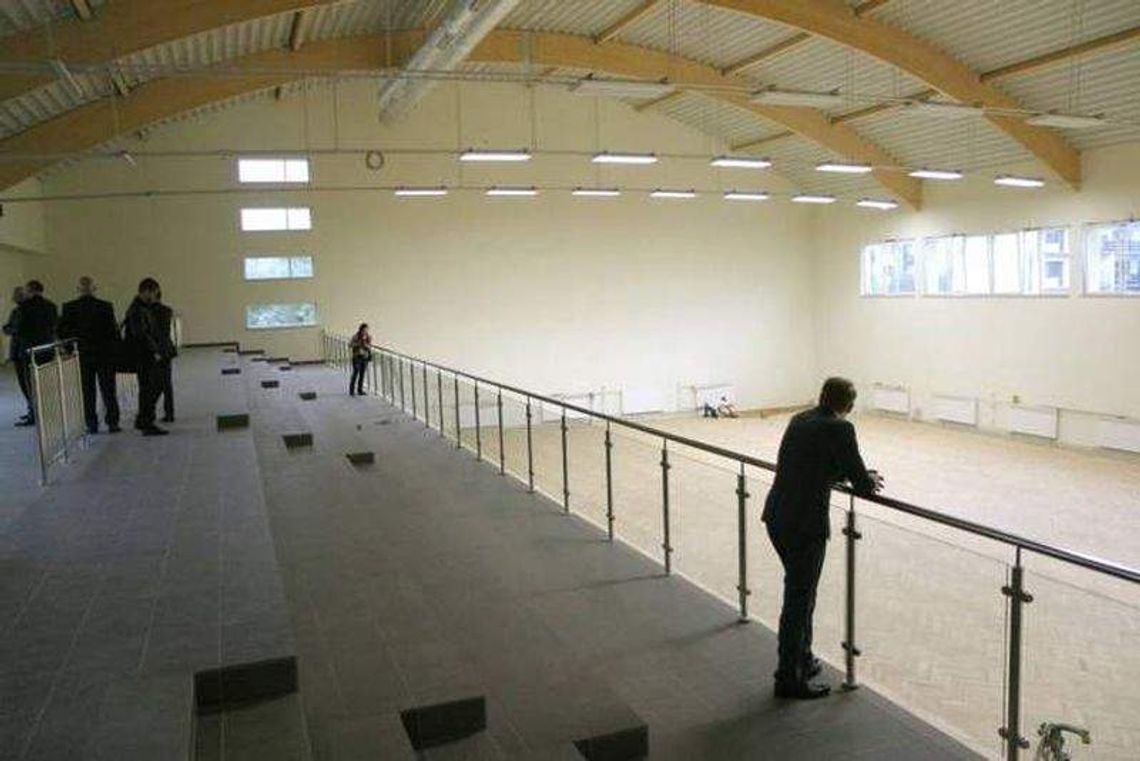 Szkoła na Sławinie gotowa, ale pieniędzy za pracę nie ma. Firmy się skarżą Szkoła na Sławinie gotowa, ale pieniędzy za pracę nie ma. Firmy się skarżą