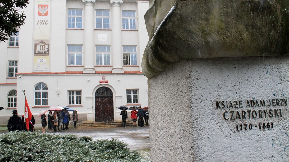 Szkoła się wyprowadziła, ale czynsz musi zapłacić. Powiat puławski nie chce umorzyć