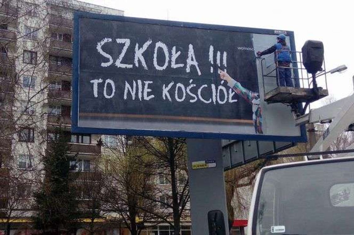 "Szkoła to nie kościół". Akcja billboardowa w Lublinie i innych miastach "Szkoła to nie kościół". Akcja billboardowa w Lublinie i innych miastach