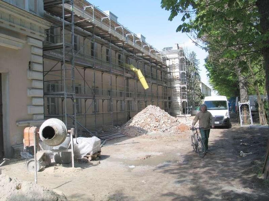 Szkołę muzyczną w Chełmie czeka przeprowadzka. Remont trwa