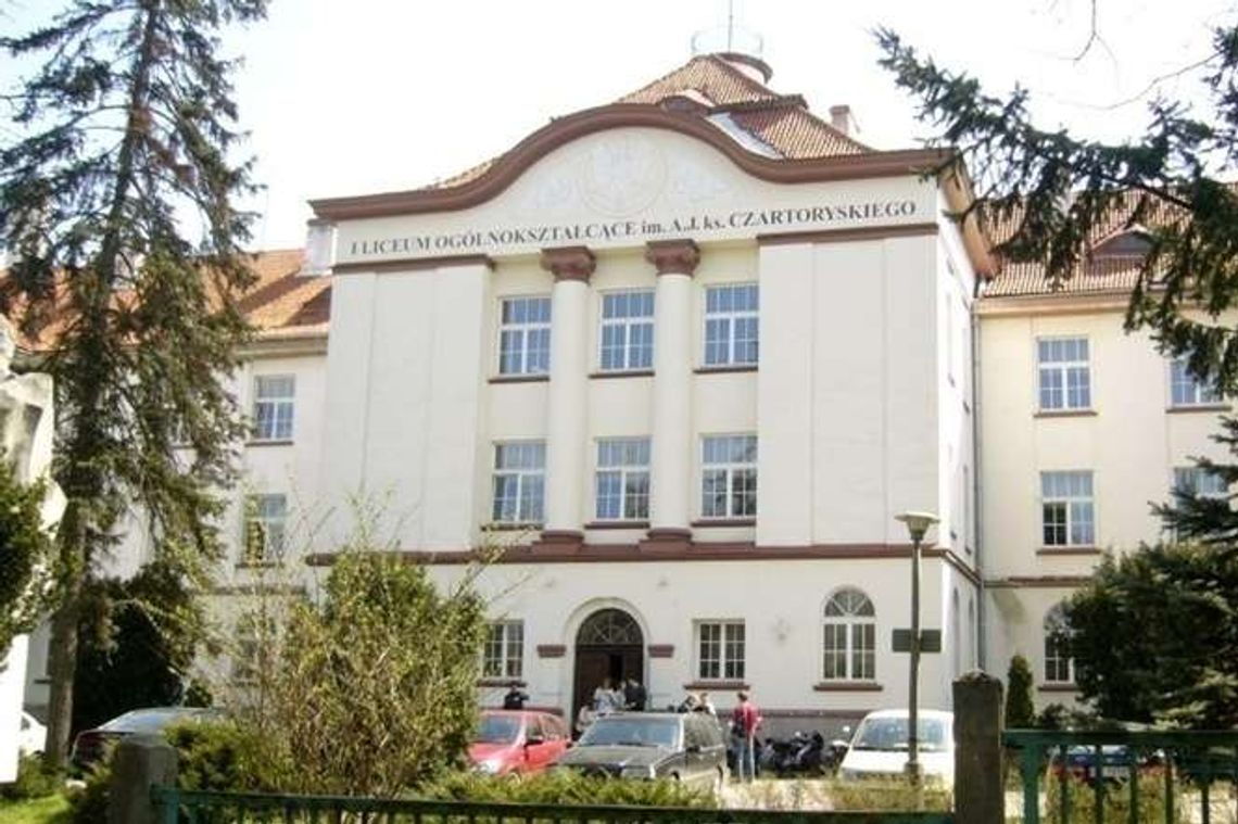 Szkolna księgowa zwolniona z pracy i zawieszona przez partię