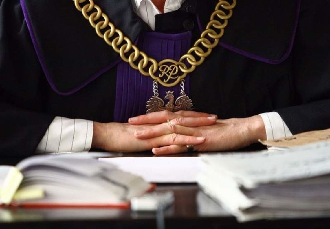 Szkolna sekretarka-dilerka stanie przed sądem