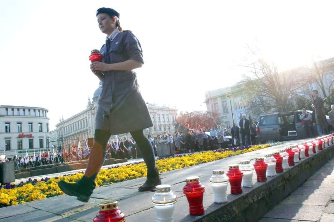 \"Szok, nie uwierzyłem\", jak mieszkańcy pamiętają katastrofę smoleńską (wideo) \"Szok, nie uwierzyłem\", jak mieszkańcy pamiętają katastrofę smoleńską (wideo)