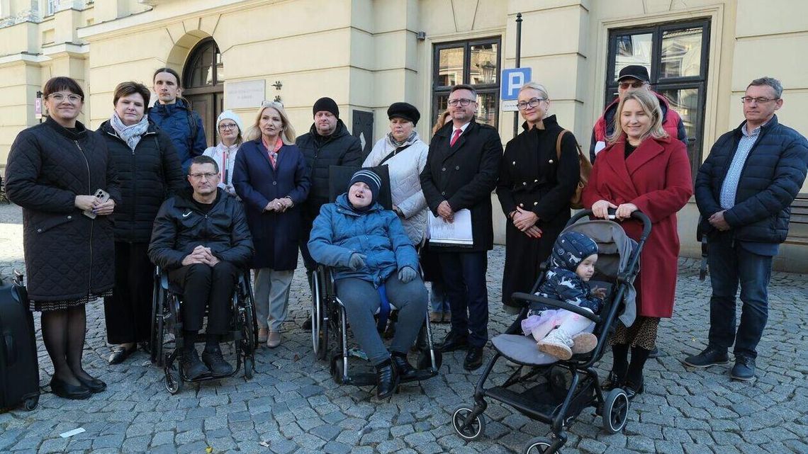 „Szpilkostrada” za 1,7 miliona na Starym Mieście. Radni: Ułatwimy życie niepełnosprawnym, rodzicom i kobietom