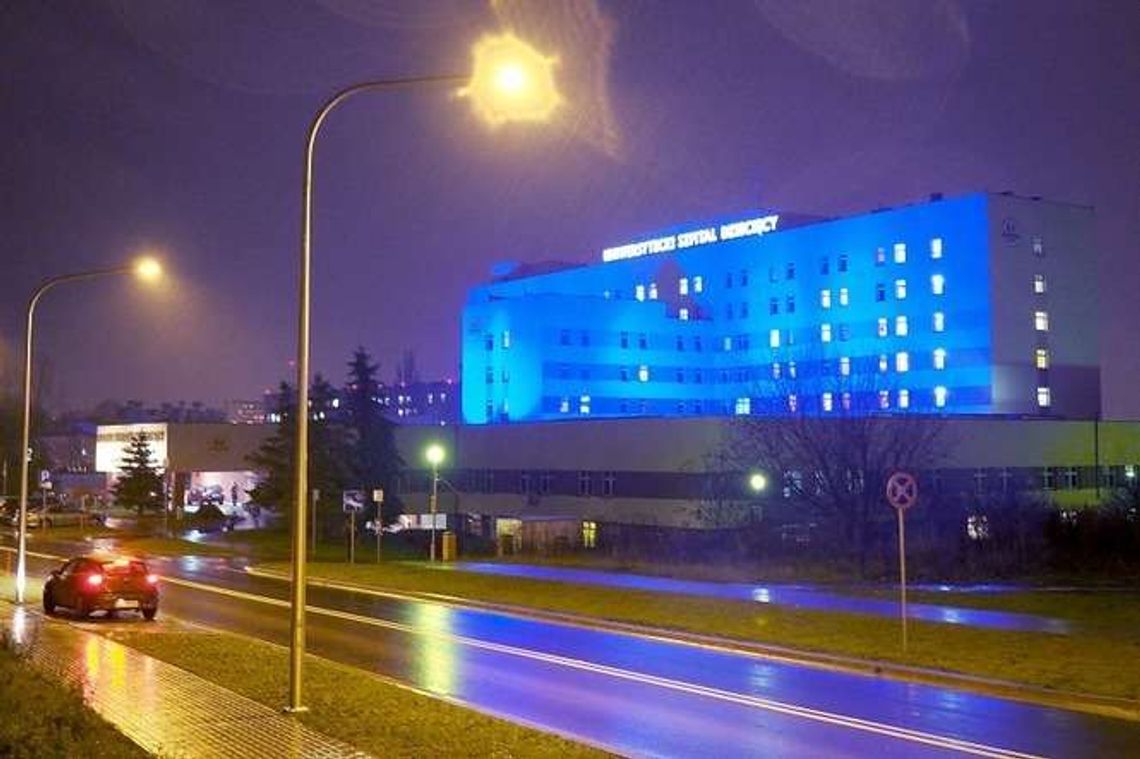 Szpital dziecięcy oświetlony na fioletowo. Dla wcześniaków