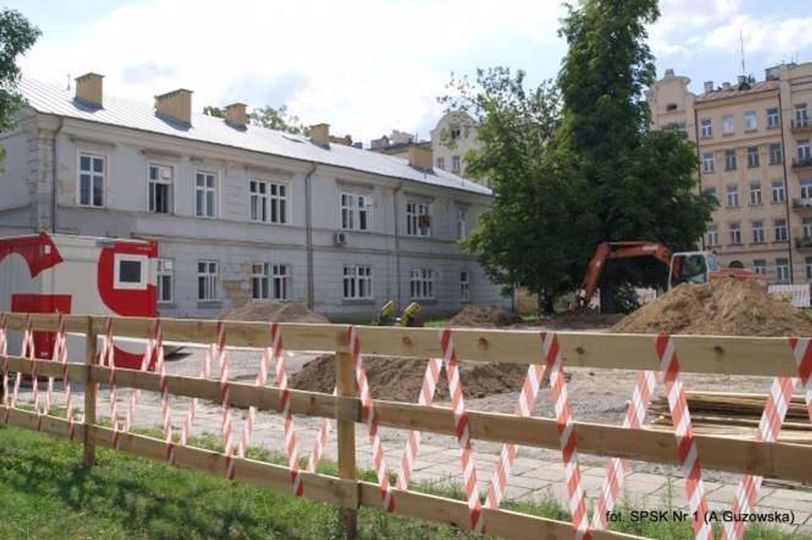 Szpital przy ul. Staszica się rozbudowuje. W nowym budynku m.in. zakład radioterapii Szpital przy ul. Staszica się rozbudowuje. W nowym budynku m.in. zakład radioterapii