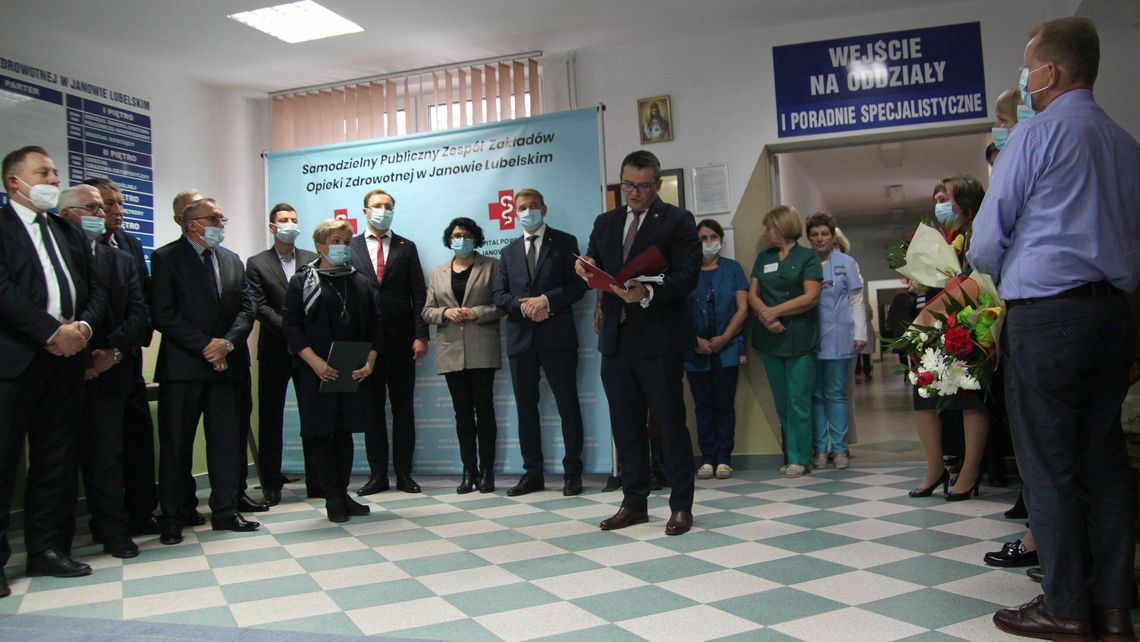 Szpital w Janowie Lubelskim postawił na panele i fotowoltaikę. 300 tys. zł oszczędności Szpital w Janowie Lubelskim postawił na panele i fotowoltaikę. 300 tys. zł oszczędności