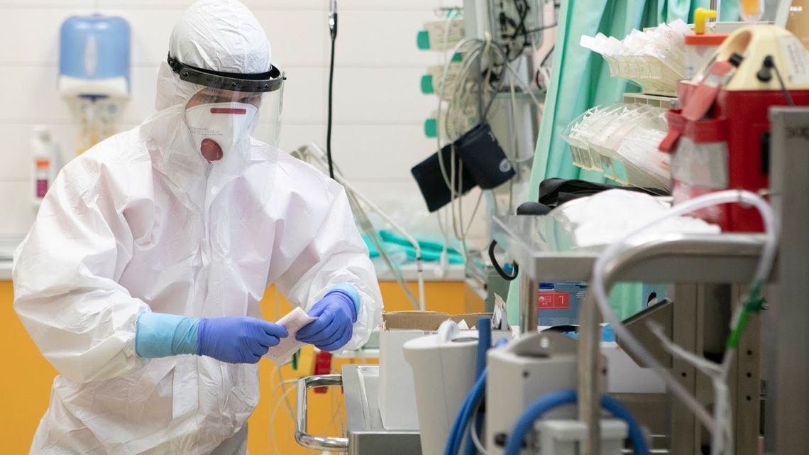 Szpital w Kraśniku przez brak tlenu musiał przewieźć gdzie indziej 13 pacjentów. Teraz zużywa 2,5 tony na dobę Szpital w Kraśniku przez brak tlenu musiał przewieźć gdzie indziej 13 pacjentów. Teraz zużywa 2,5 tony na dobę