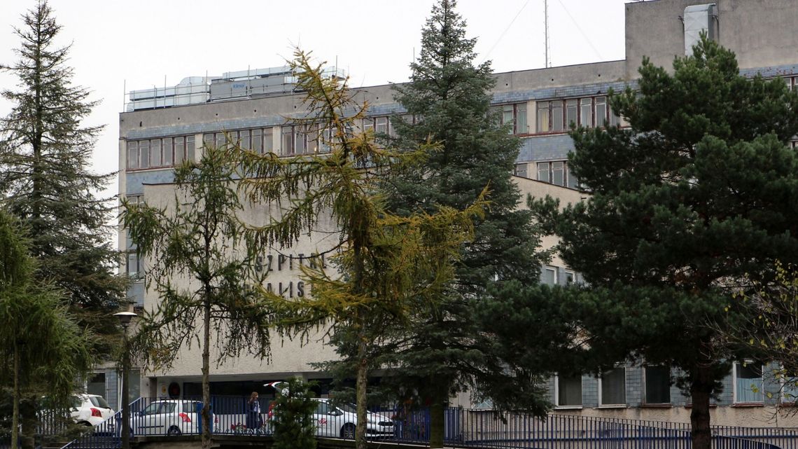 Szpital w Puławach wstrzymuje przyjęcia na niektóre oddziały i tworzy więcej miejsc dla pacjentów z COVID-19 