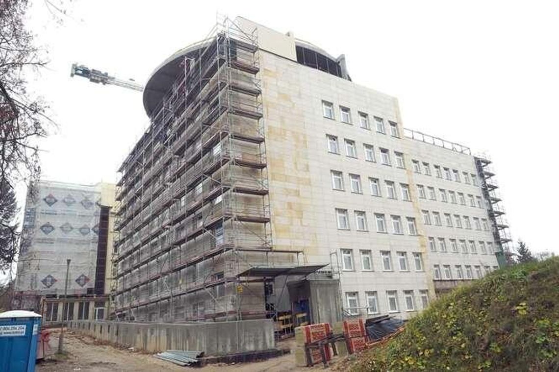 Szpital wojskowy w rozbudowie. Nowy budynek prawie gotowy