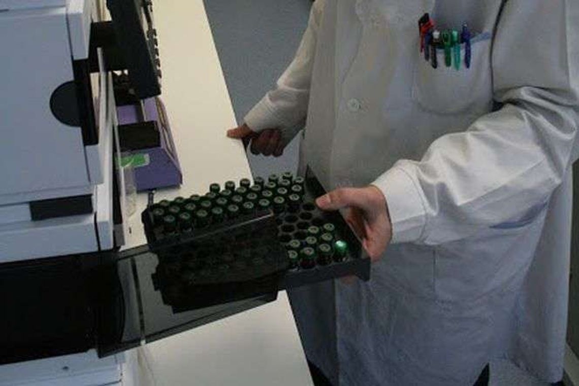 Szpitale coraz częściej korzystają z zewnętrznych laboratoriów. "Wyniki są bardzo często zafałszowane" Szpitale coraz częściej korzystają z zewnętrznych laboratoriów. "Wyniki są bardzo często zafałszowane"