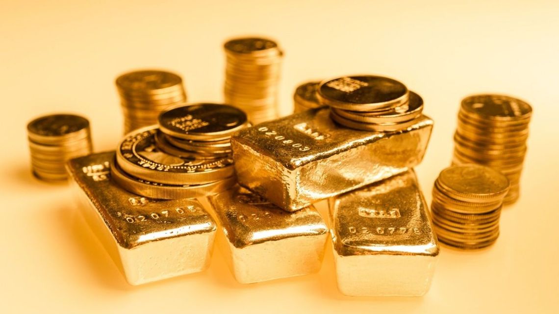 Sztabki czy monety? Jak inwestować w złoto?