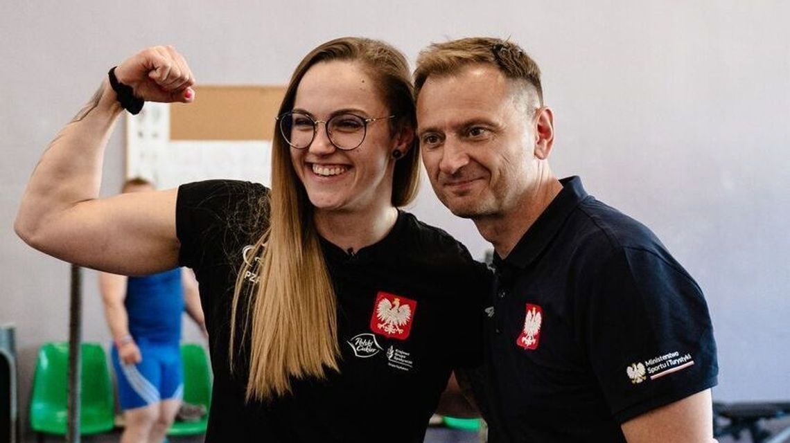 Sztangistka zaimponowała ministrowi sportu. Specjalnie przyjechał na jej trening Sztangistka zaimponowała ministrowi sportu. Specjalnie przyjechał na jej trening