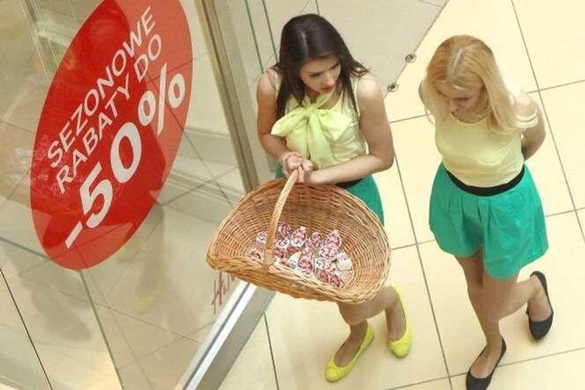 Sztuczki sprzedawców. Jak się nie dać nabrać na wyprzedaży?