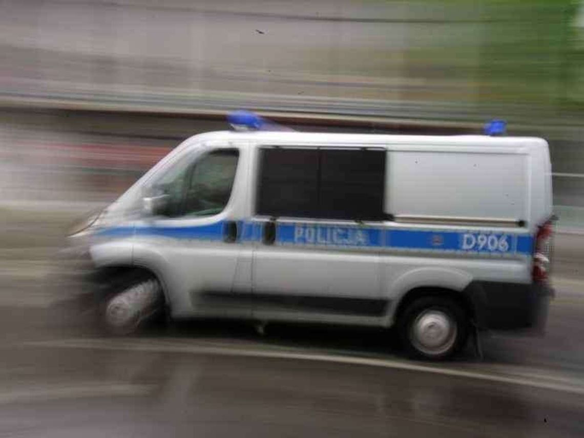 Szturmowali dom, a potem kilka kilometrów uciekali przed policją