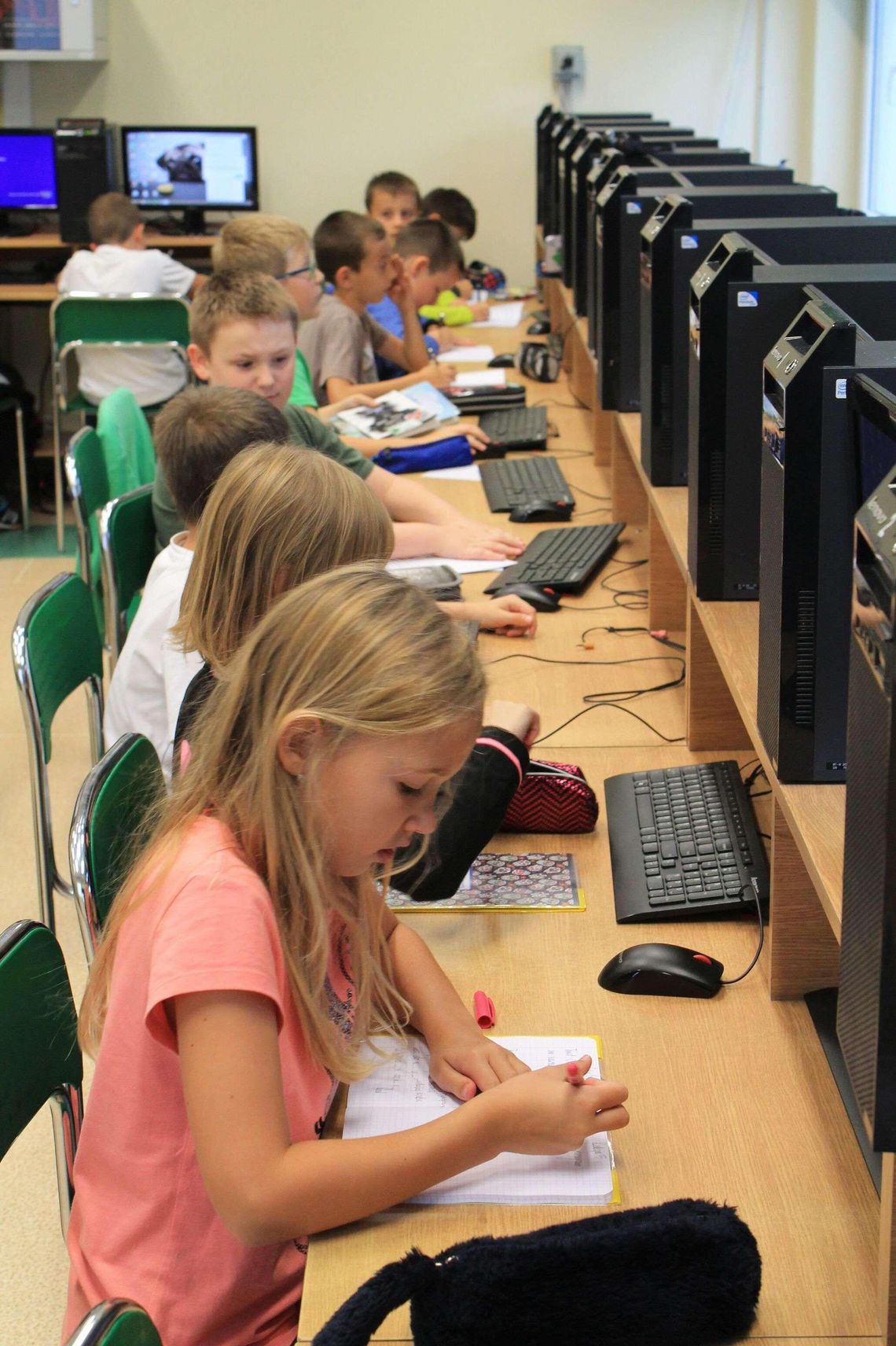 Szukają informatyka, ale nie mogą znaleźć. Brakuje ich w całym kraju