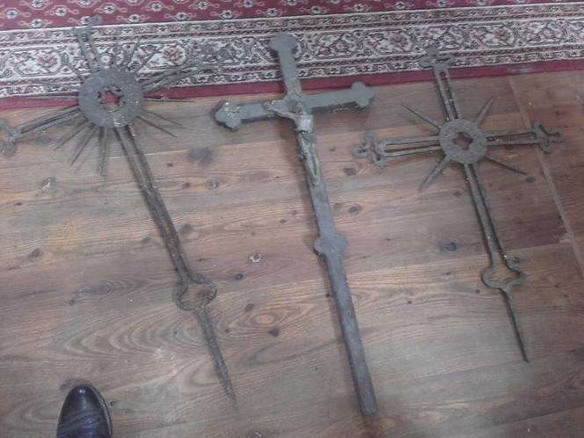 Szukają w ziemi dzwonów. Na razie znaleźli coś innego