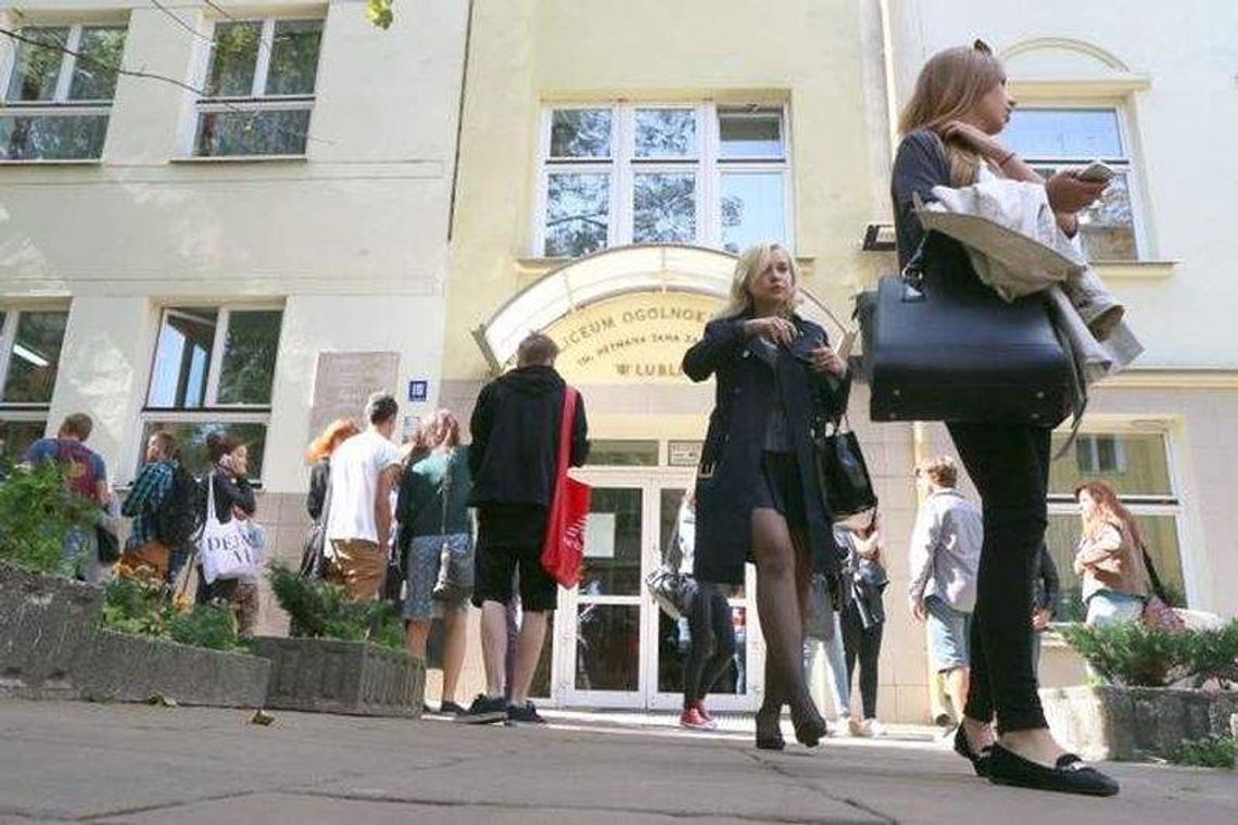 Szykują bunt w "Zamoyu. Biuro RPO: "Zakaz wychodzenia to ograniczenie wolności"