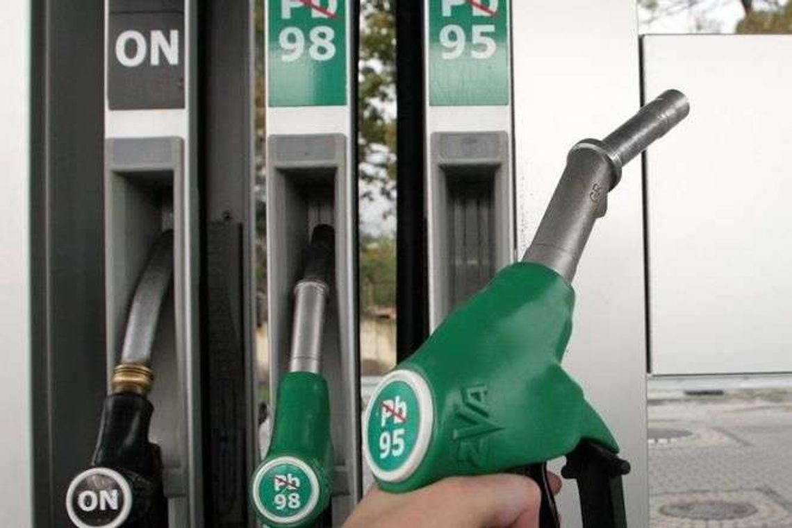 Szykuje się zmiana ustawy. Kierowcy zapłacą więcej za paliwo