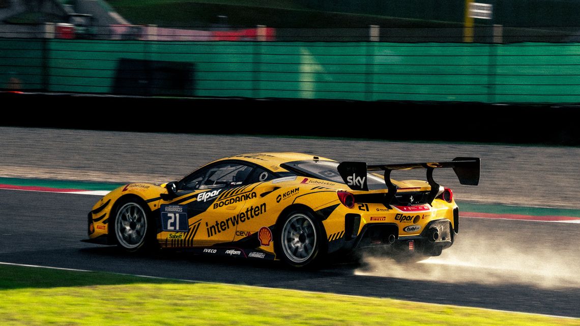 Szymon Ładniak czwarty w wielkim finale Ferrari Challende na torze Mugello we Włoszech