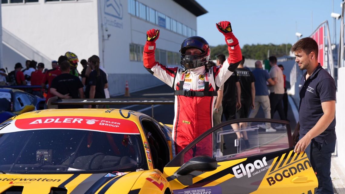 Szymon Ładniak na podium w Portugalii