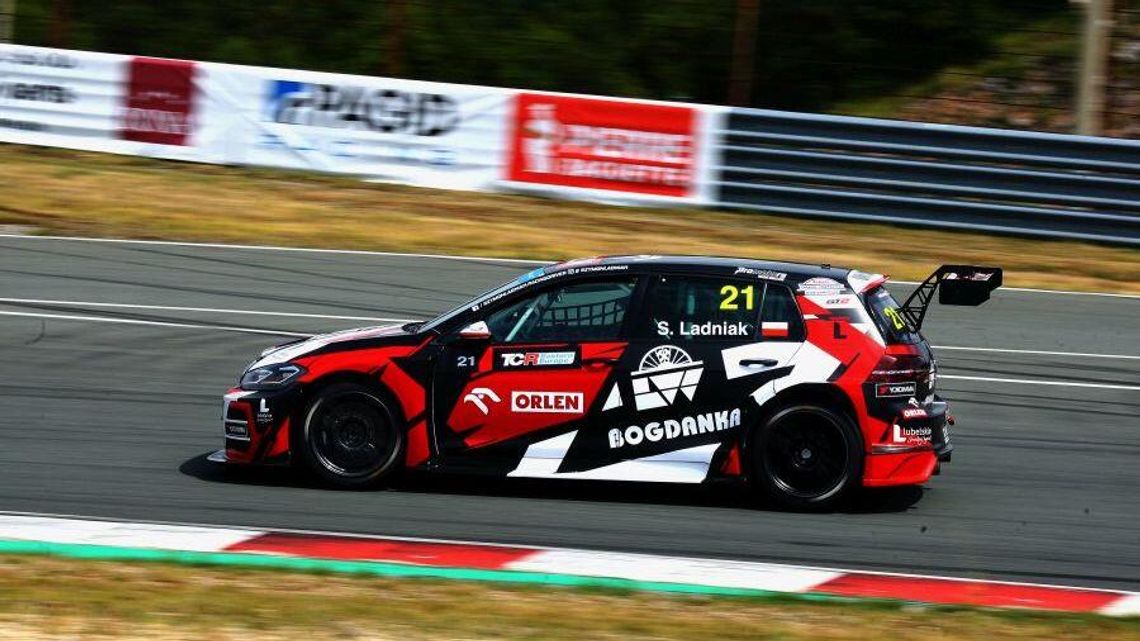 Szymon Ładniak zadebiutował w serii TCR Eastern Europe