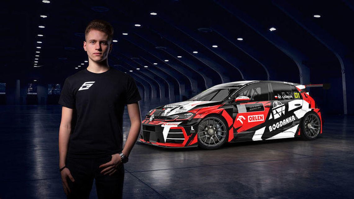 Szymon Ładniak zbiera cenne doświadczenie w SimRacingowej serii TCR Eastern Europe
