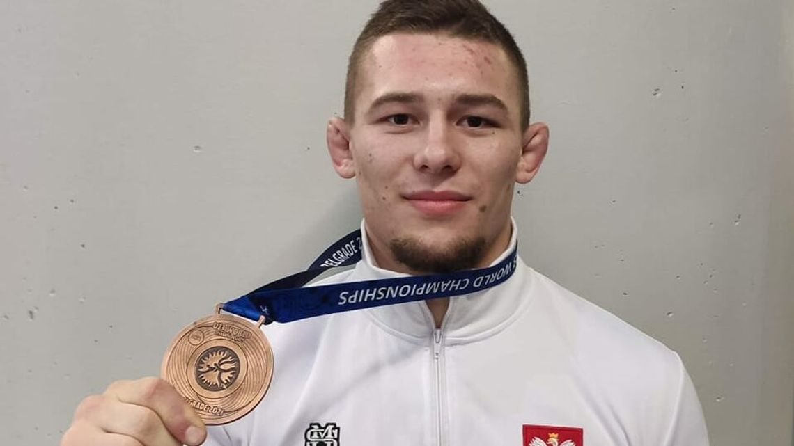 Szymon Szymonowicz z brązem MŚ do lat 23 w zapasach