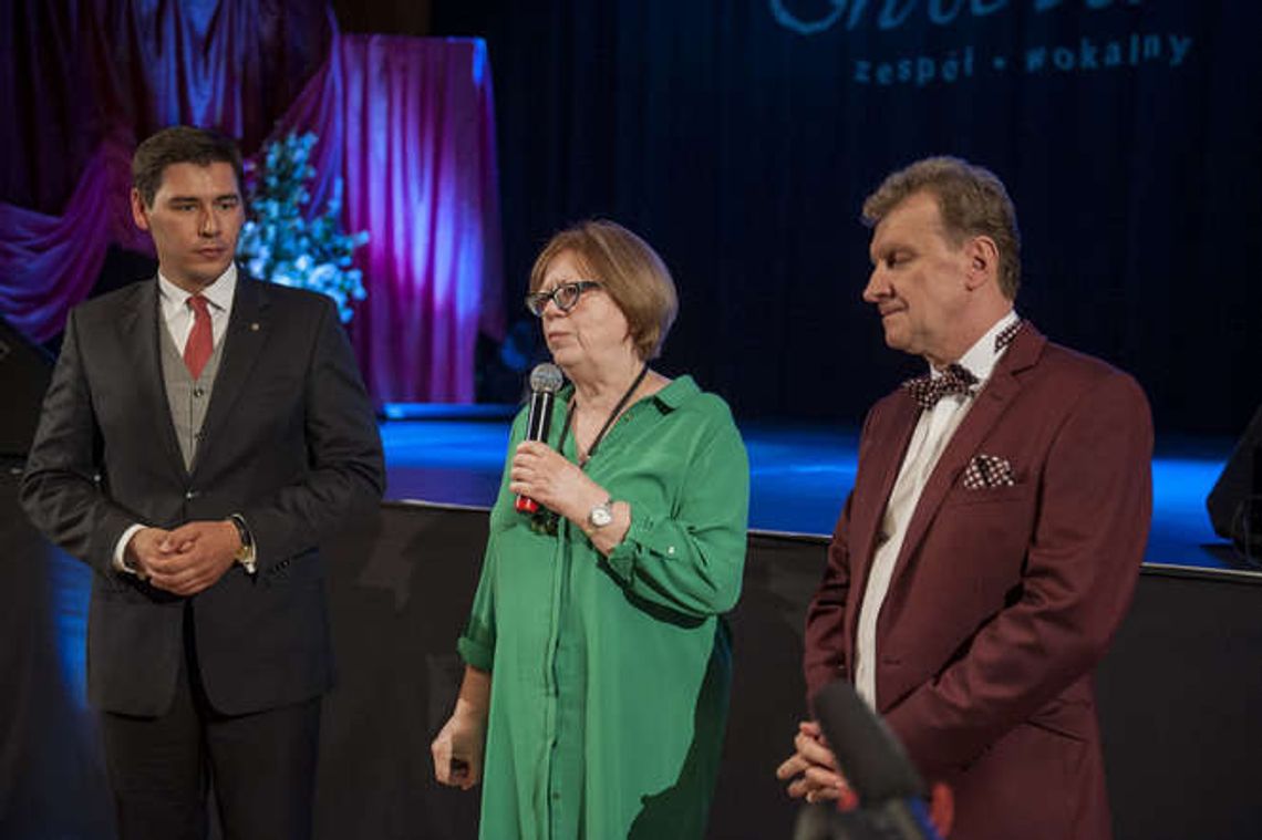 Ta "Chwilka" trwa już 30 lat. Elżbieta Zapendowska na jubileuszu zespołu Ta "Chwilka" trwa już 30 lat. Elżbieta Zapendowska na jubileuszu zespołu