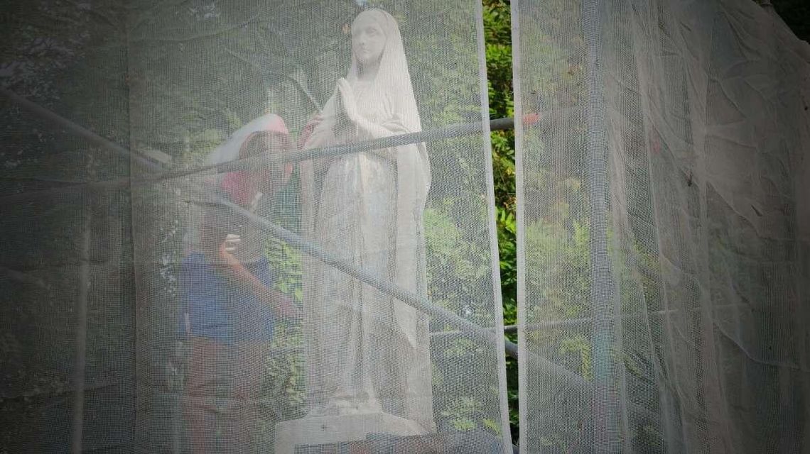 Ta figura Matki Bożej w centrum Lublina ma już ponad 100 lat. Kościół zbiera na renowację