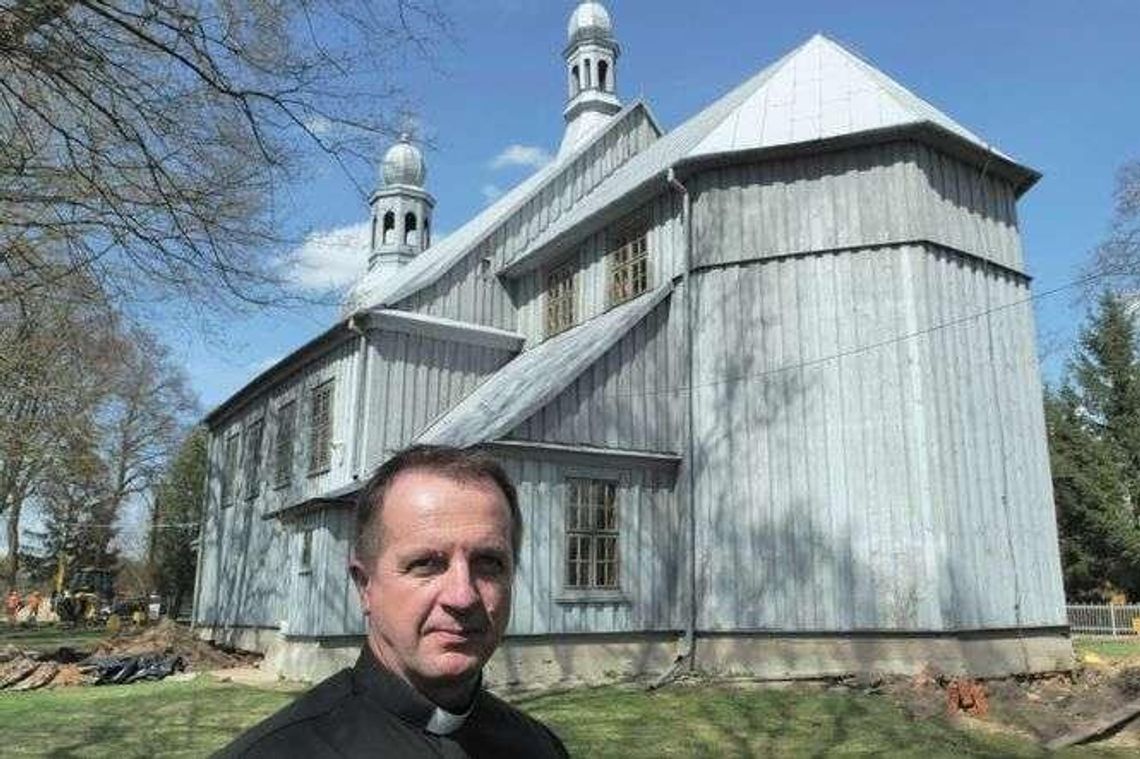 Ta parafia działa od około 1293 roku. O pomoc proboszcz nie musiał długo prosić