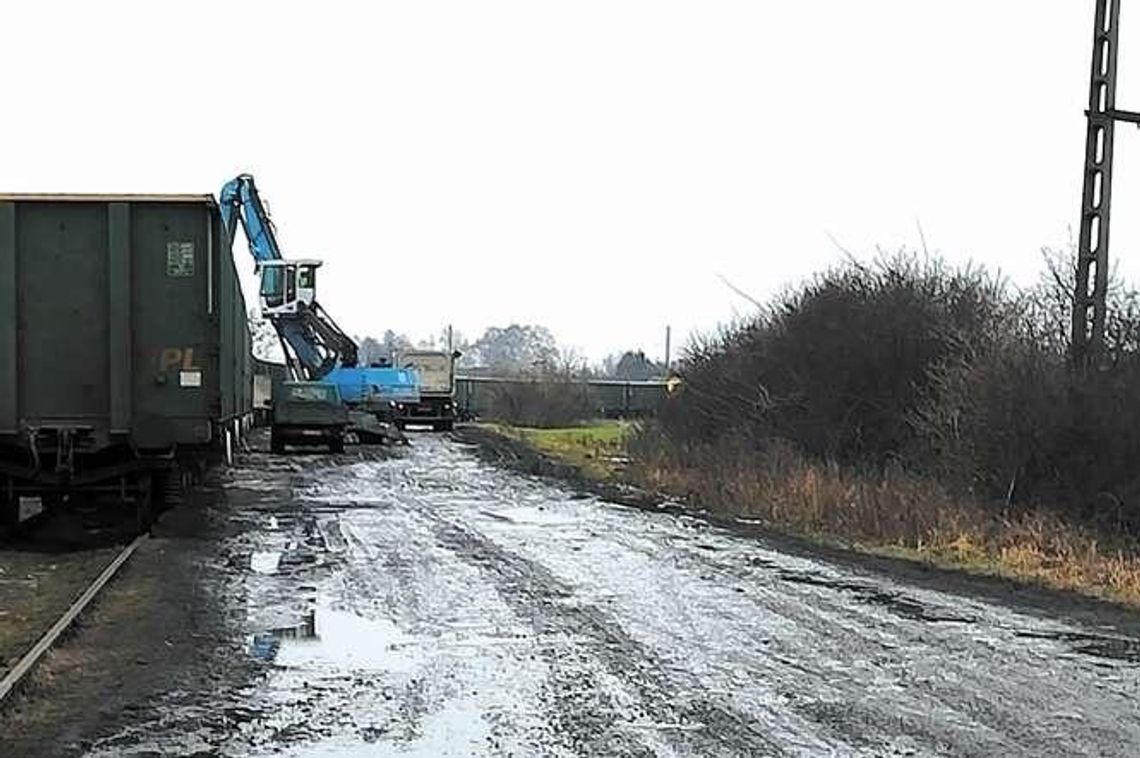 Ta przebudowa zmieniła ich życie w koszmar. "Łyżka koparki uderza w wagon, drżą szyby w oknach" Ta przebudowa zmieniła ich życie w koszmar. "Łyżka koparki uderza w wagon, drżą szyby w oknach"