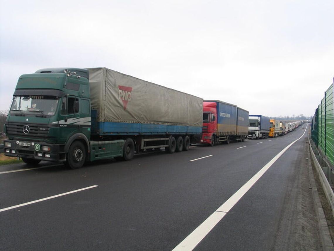 Tablica informuje, kierowcy nie słuchają. Celnicy mają pretensje Tablica informuje, kierowcy nie słuchają. Celnicy mają pretensje