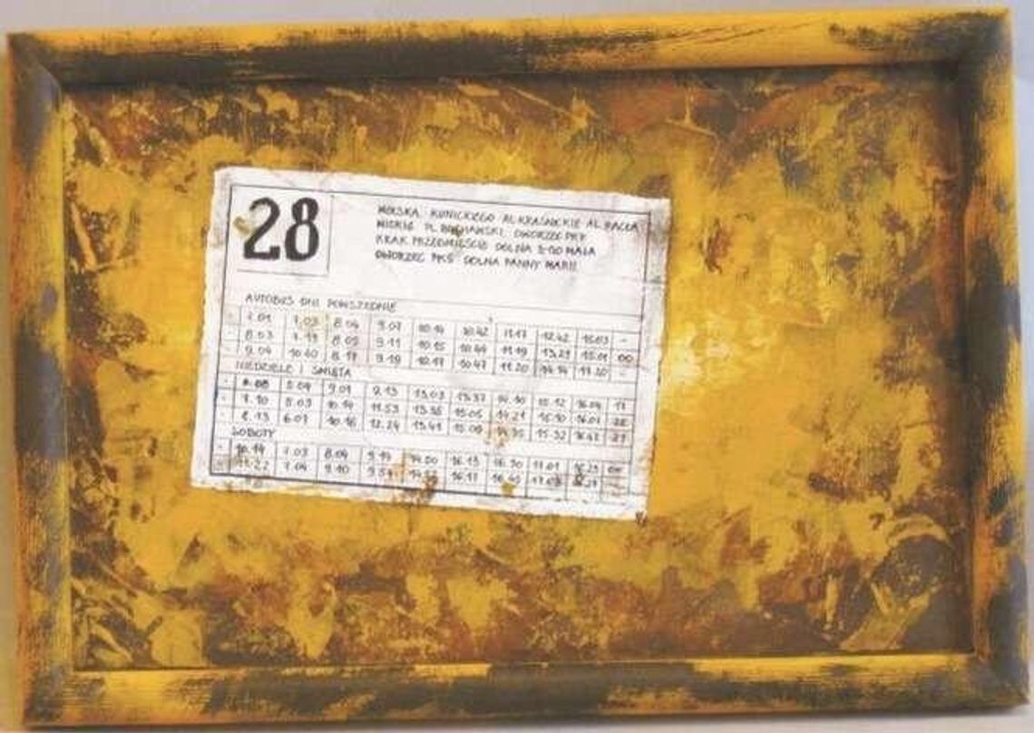 Tablice z rozkładem jazdy na wystawie. Agnieszka Wójtowicz w Galerii Gardzienice