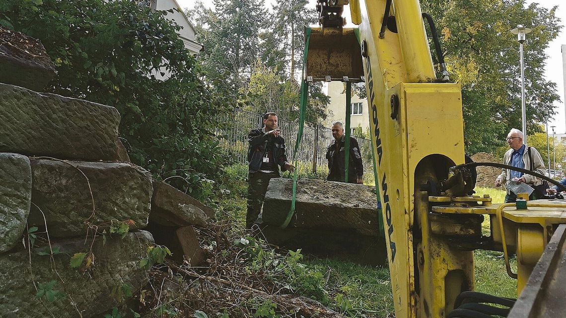Tajemnicze kamienne bloki koło szpitala w Lublinie. Zagadka wciąż nierozwiązana