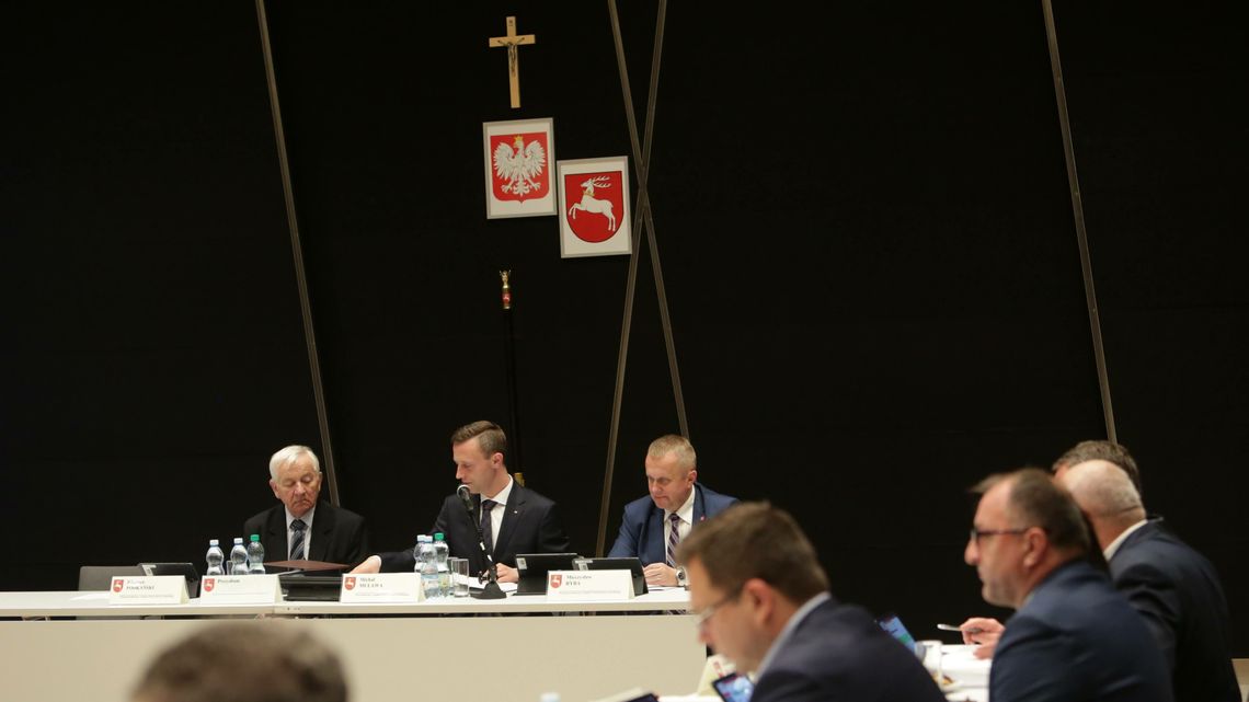 Tajemnicze stanowisko radnych PiS