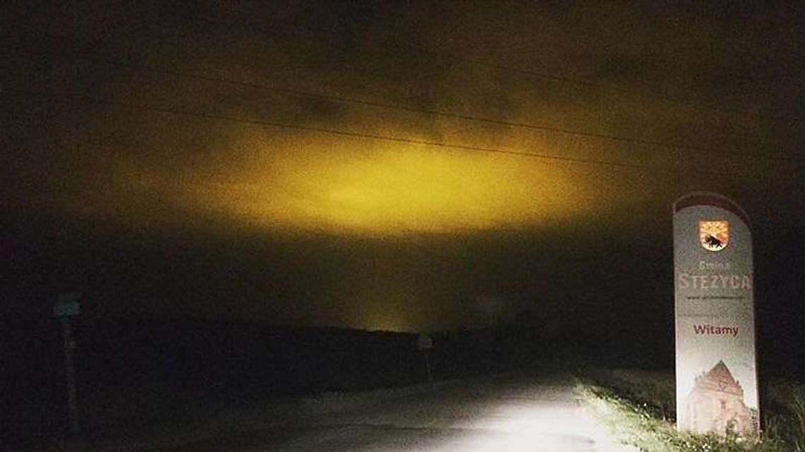 Tajemnicze światło na niebie. Co sfotografowali nasi Czytelnicy?