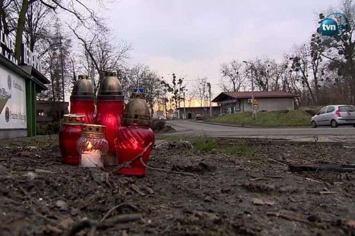 Tajemniczy wypadek: Ciała ułożone w samochodzie? Jedno znaleziono w lesie Tajemniczy wypadek: Ciała ułożone w samochodzie? Jedno znaleziono w lesie