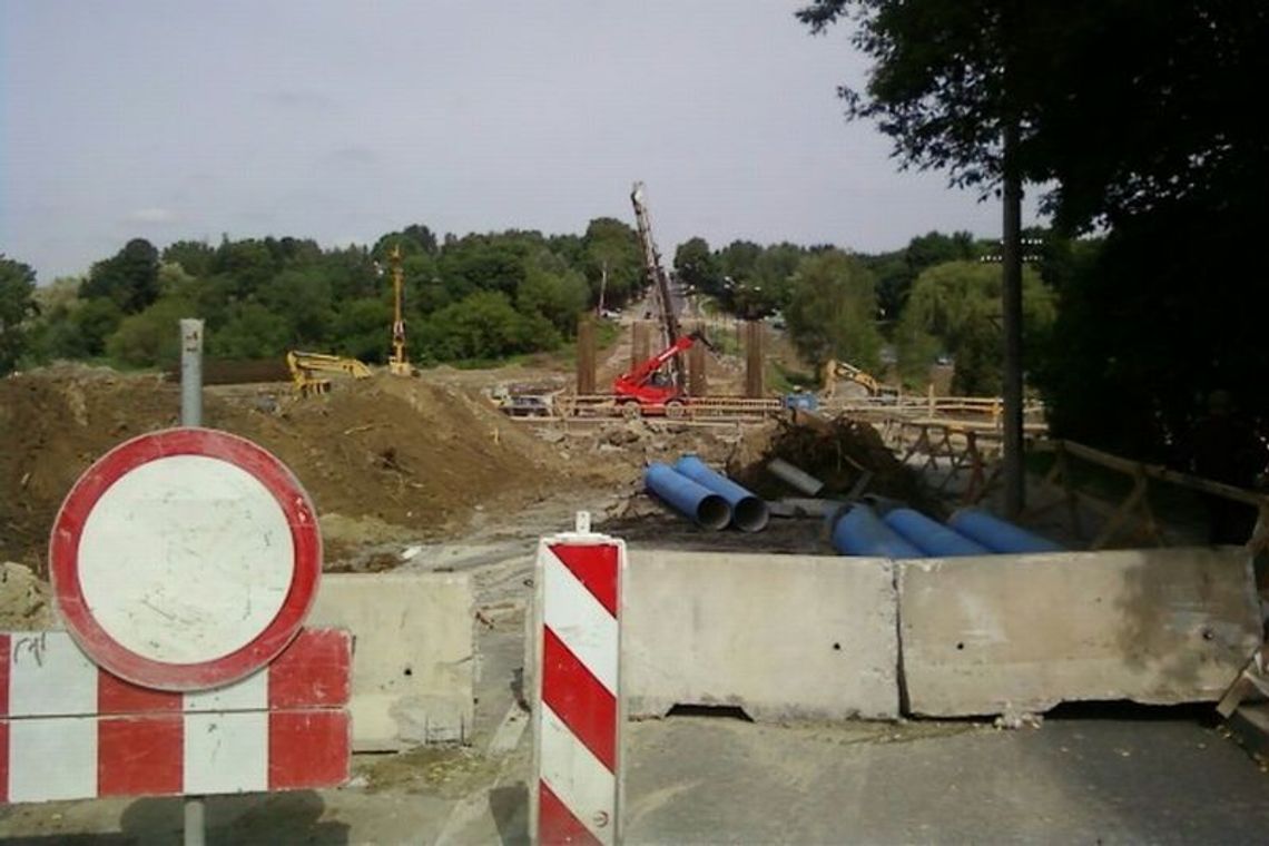 Tak budują wiadukt przy al. Warszawskiej (zdjęcia) Tak budują wiadukt przy al. Warszawskiej (zdjęcia)