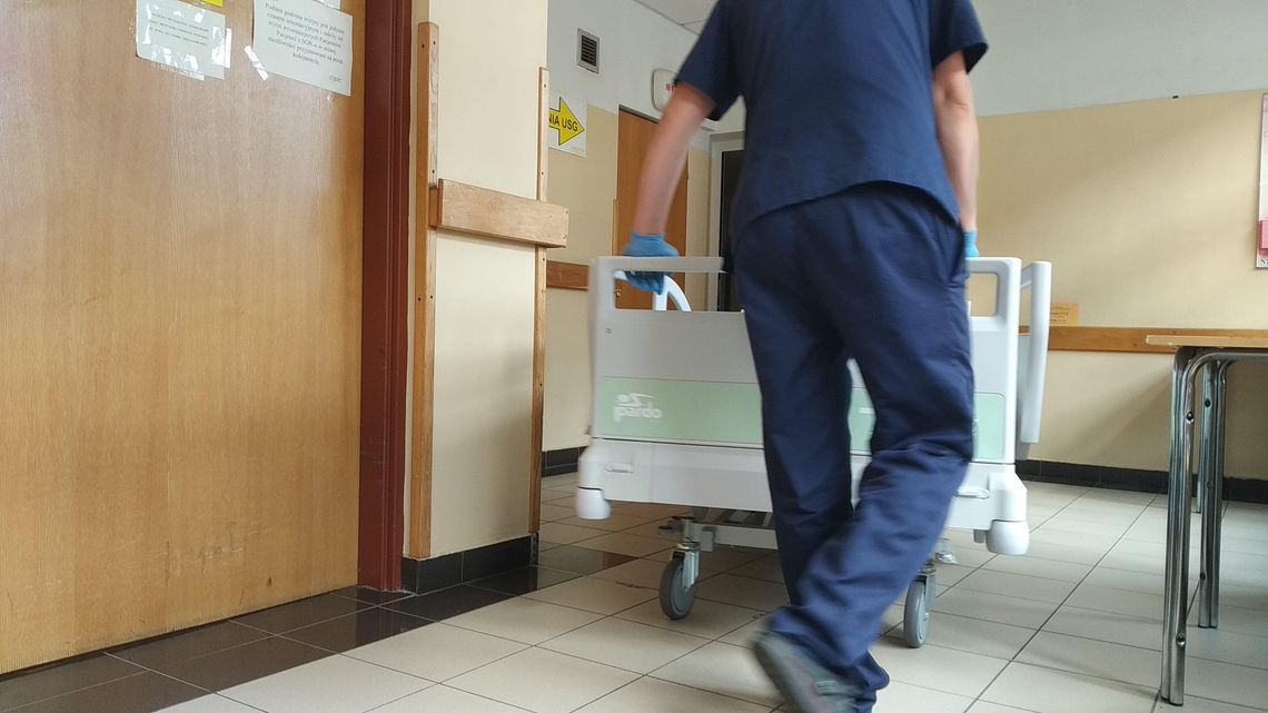 Tak dobrze udawał ratownika medycznego, że przełożeni nie mogli się go nachwalić Tak dobrze udawał ratownika medycznego, że przełożeni nie mogli się go nachwalić