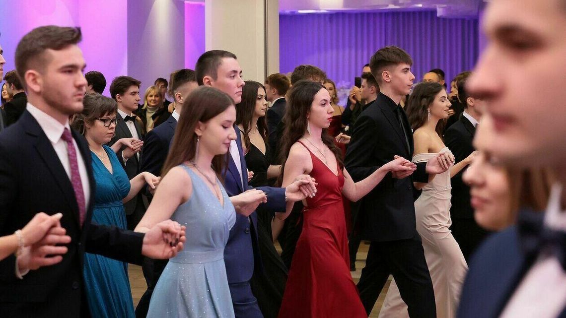 Tak się bawi Kopernik. Studniówka IX Liceum Ogólnokształcącego w Lublinie Tak się bawi Kopernik. Studniówka IX Liceum Ogólnokształcącego w Lublinie