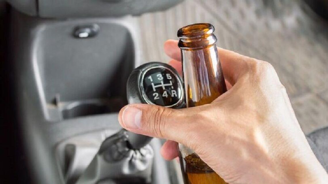 Taka jazda po Biłgoraju. Z butelką wódki pomiędzy kolanami Taka jazda po Biłgoraju. Z butelką wódki pomiędzy kolanami