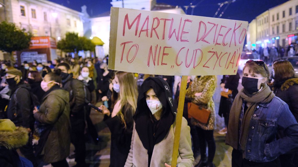 Takich tłumów nikt się nie spodziewał. Protest kobiet w Lublinie przeciwko zakazowi aborcji