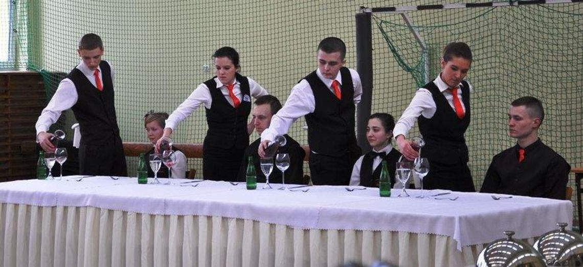 Tańczący kelnerzy w Puławach