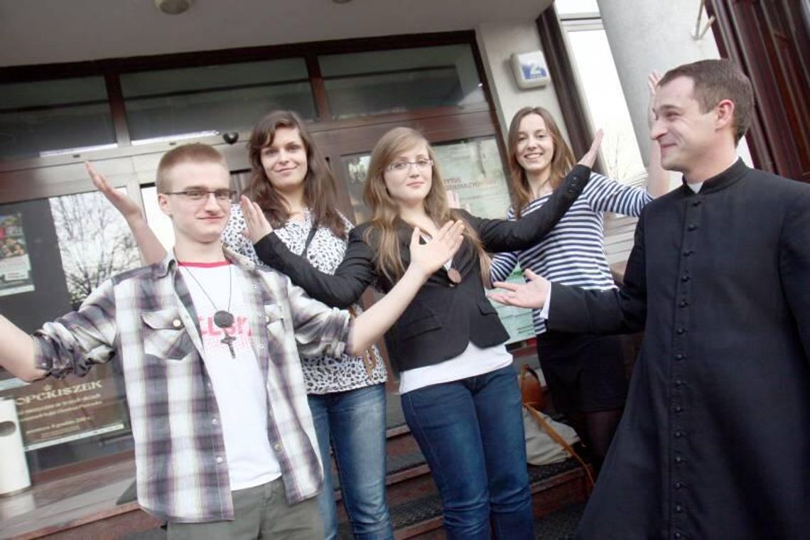 Taniec uwielbienia w Janowie Lubelskim (wideo)