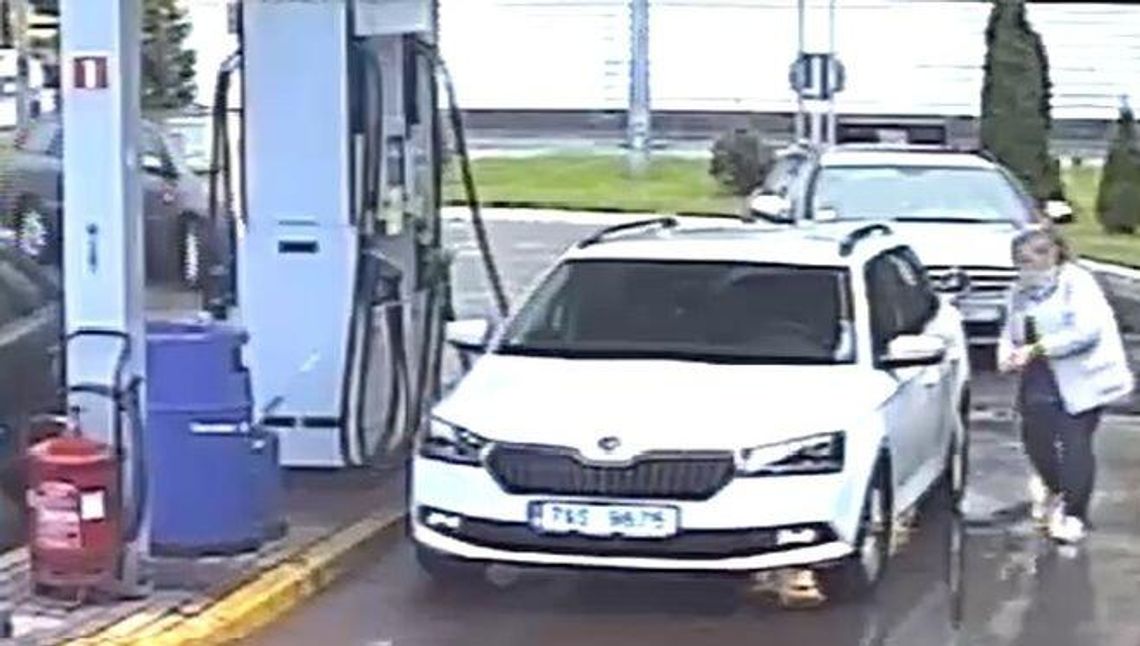 Tankowała na stacji paliw w Puławach. Zapłaciła dziwnym banknotem Tankowała na stacji paliw w Puławach. Zapłaciła dziwnym banknotem